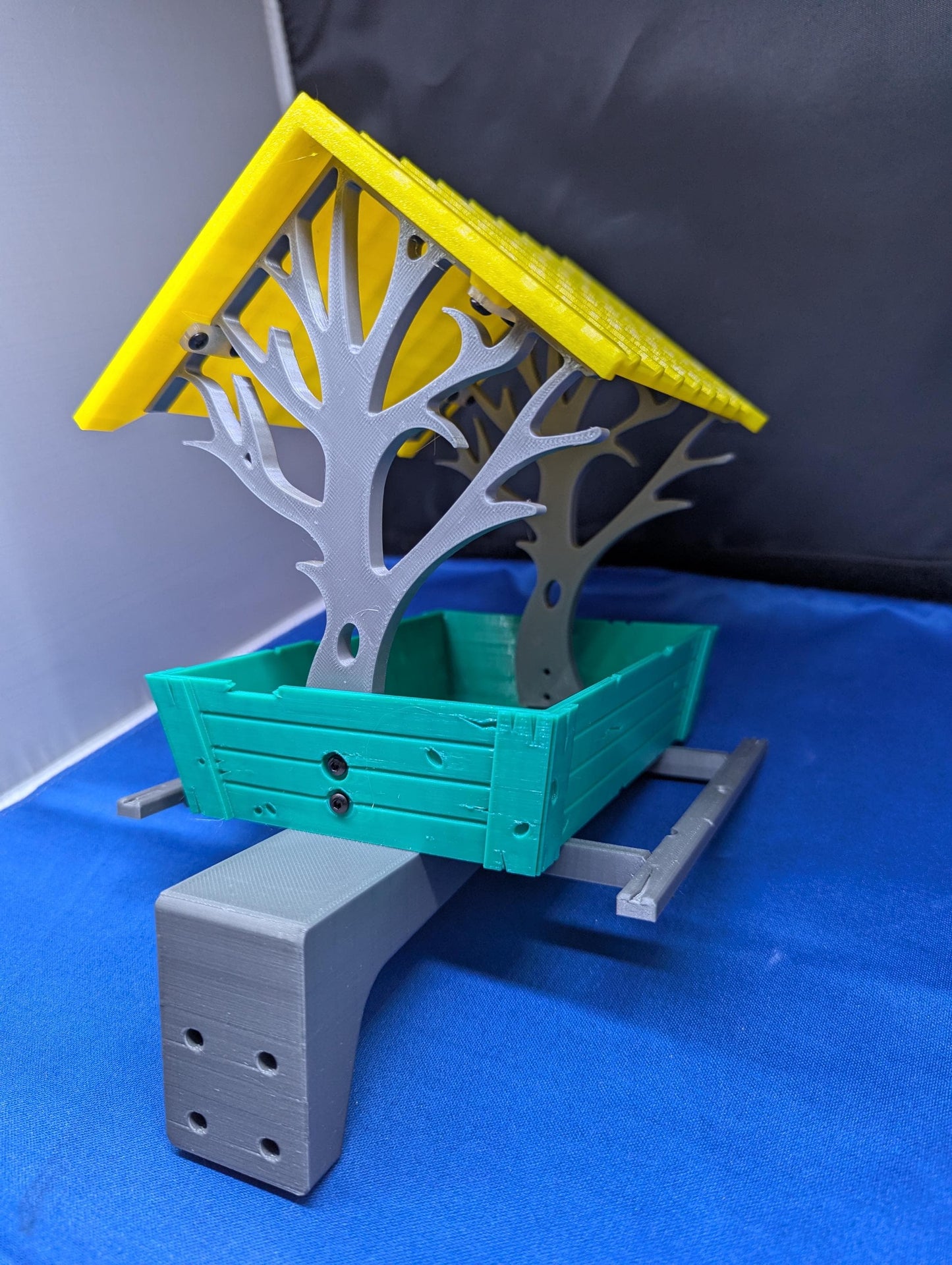 Old Country bird feeder